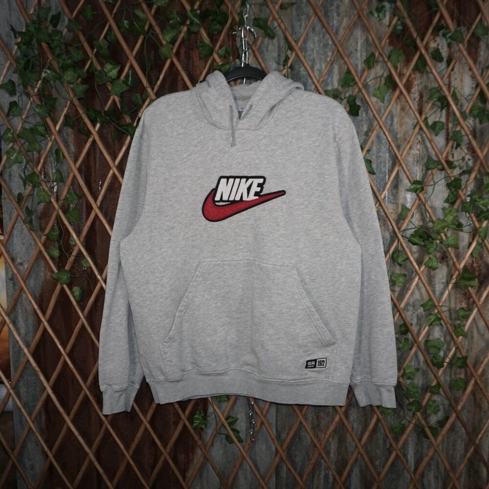 M - Vintage Y2K Nike Hoodies description embroidered patch